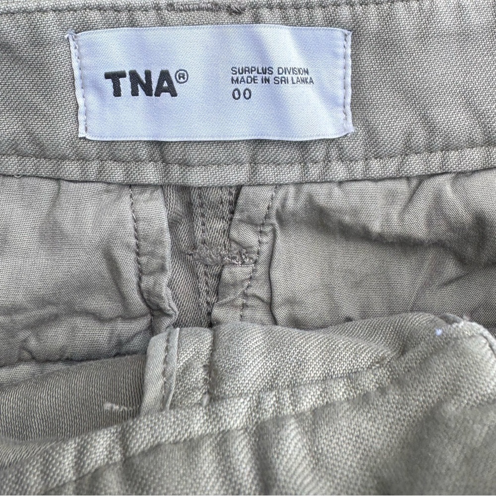 NWT Aritzia TNA Supply Cargo Micro Skirt in Army Green - Picture 3 of 5